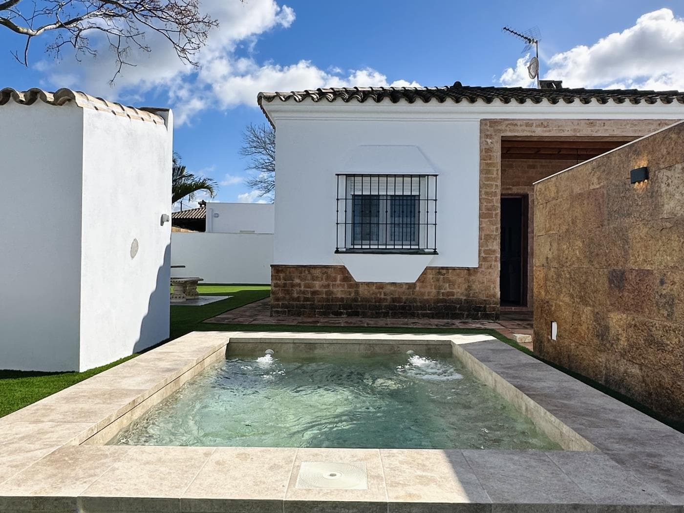 Ref P1. Chalet 2 habitaciones con piscina privada.
