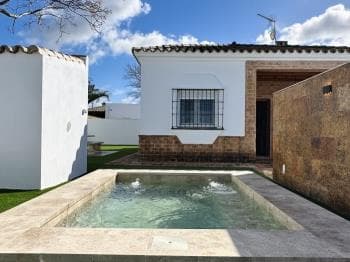 Ref P1. Chalet 2 habitaciones con piscina privada.